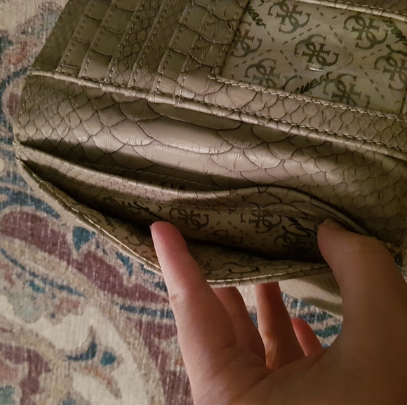 Handbag and wallet - Picture 14 of 15